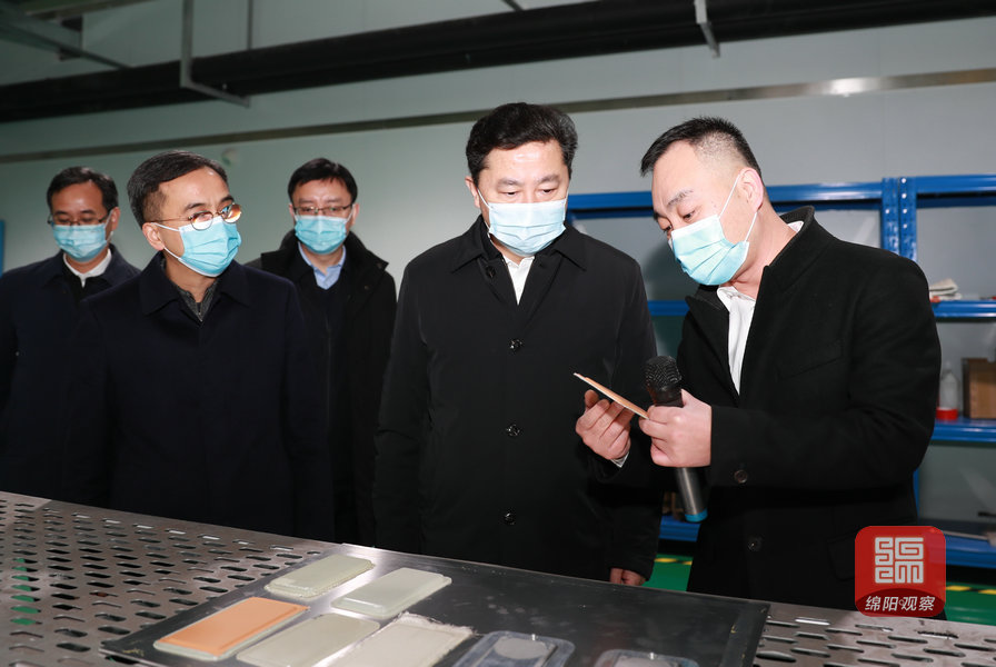 2021年12月24日 羅增斌在高瓷新材料公司調(diào)研（記者 賴(lài)杰 攝）.jpg