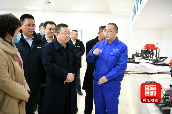 2021年2月10日，元方帶隊(duì)檢查疫情防控、安全生產(chǎn)和市場(chǎng)供應(yīng)8  張莉 攝.jpg