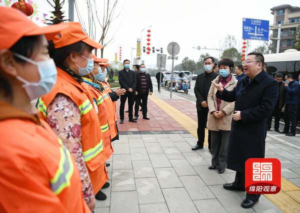 2021年2月10日，元方帶隊(duì)檢查疫情防控、安全生產(chǎn)和市場(chǎng)供應(yīng)9  張莉 攝.jpg