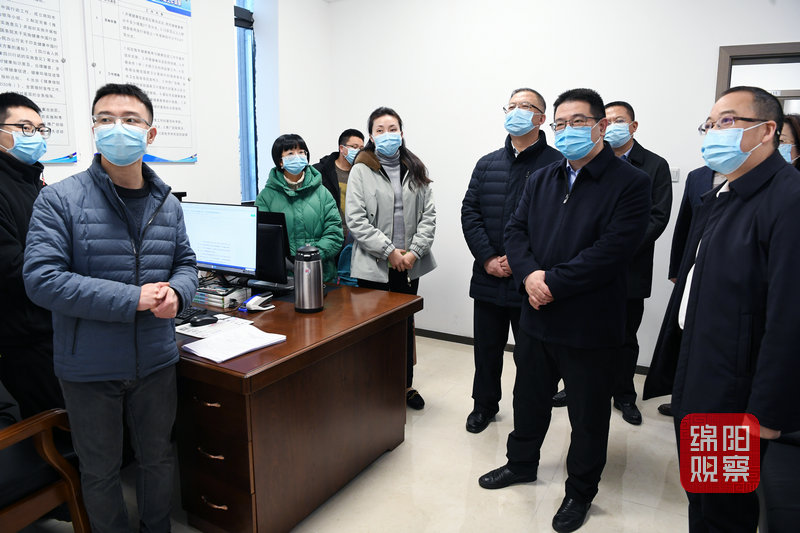 2022年2月7日，李云看望慰問市衛(wèi)健委干部職工1   張莉 攝.jpg